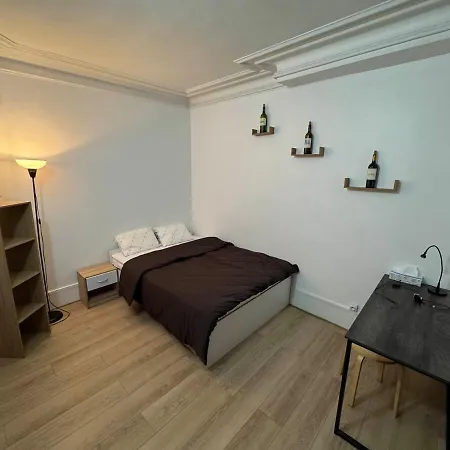 Entier Paris, France Apartment *