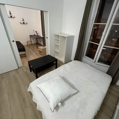 Entier Paris, France Apartment *