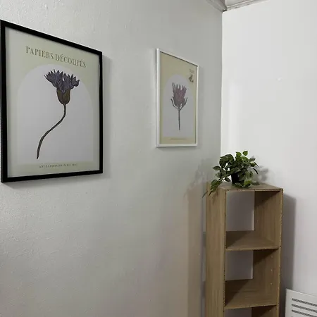 Entier Paris, France Apartment *